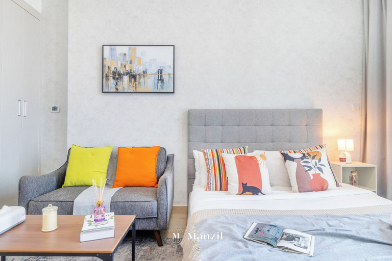 Room 2, Manzil - Sleek Studio with Pool in JVC, Dubai