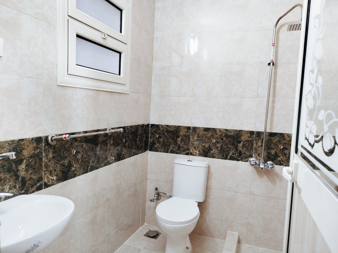 Bathroom 2, Moon Homes, 'Abdin