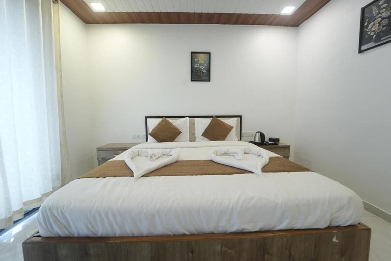 Room 3, Hotel Winter Cloud, Satara