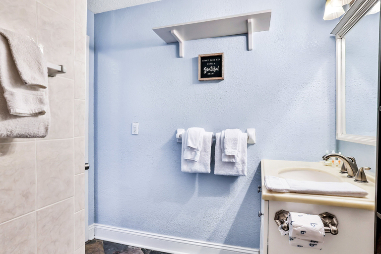 Bathroom 5, Daytona Pirates Cove, Volusia