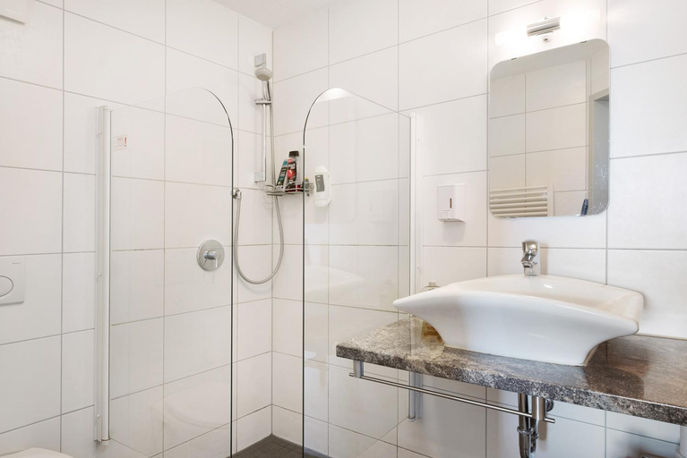 Bathroom 3, Gastehaus Krone, Schwarzwald-Baar-Kreis