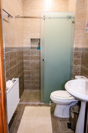 Bathroom 5, Salom INN, Buxoro