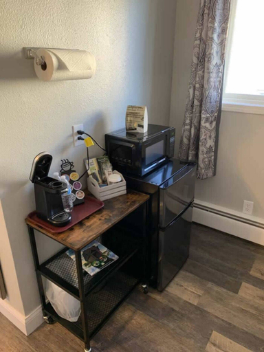 Room 5, Lakeside Motel, Ashland
