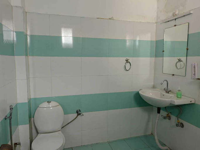Bathroom, Hotel Shivanta Residency, Garhwal