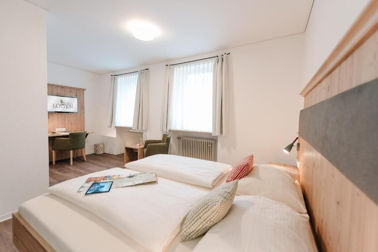 Bedroom 4, Löwen Hotel & Restaurant, Kitzingen