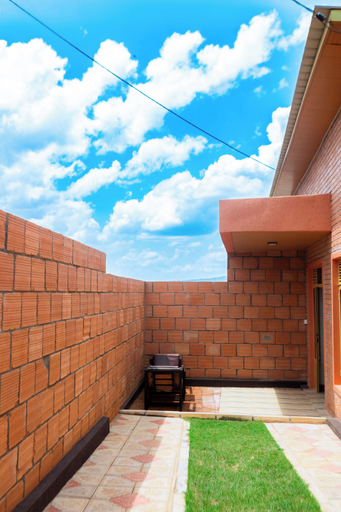 Terrace/patio 4, Bird of paradise motel, Gasabo