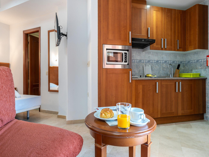 Others 5, Beachfront Apartment -Don Juan Manilva, Málaga
