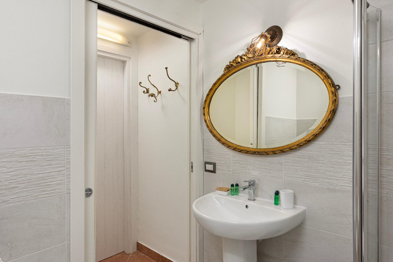 Bathroom 2, [Fantastic Loft] Bocconi & Navigli, Milano
