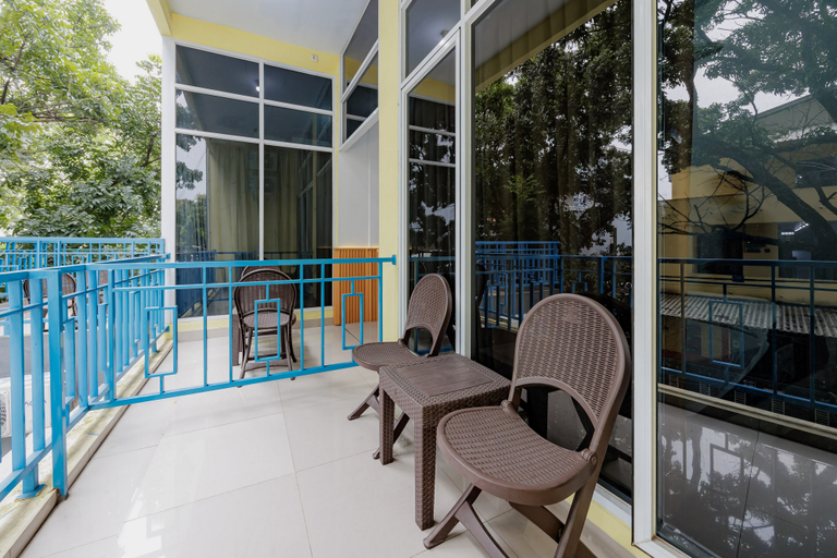 Urbanview Hotel BSD City - Tap to explore photos