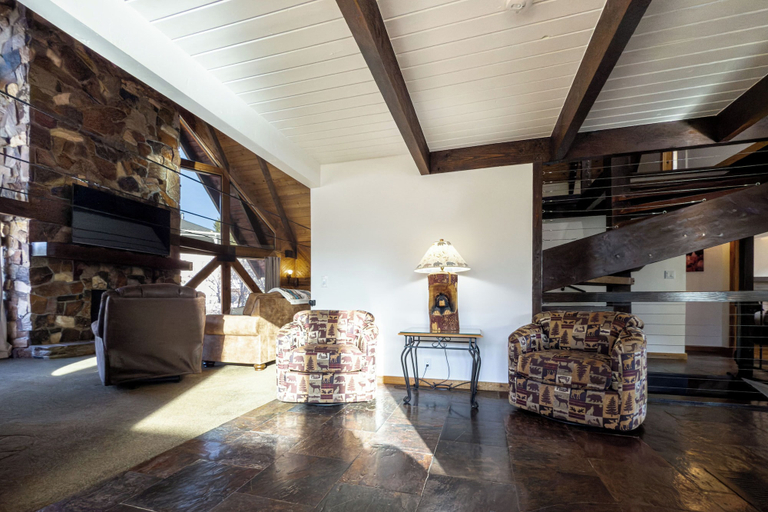 Interior 2, Cozy Rustic Escape, Summit