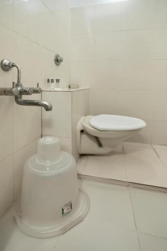 Bathroom 3, Aishwarya Apartment, Bangalore