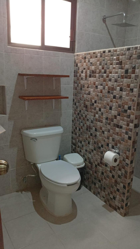 Bathroom, Ecohotel Shalom, Valladolid