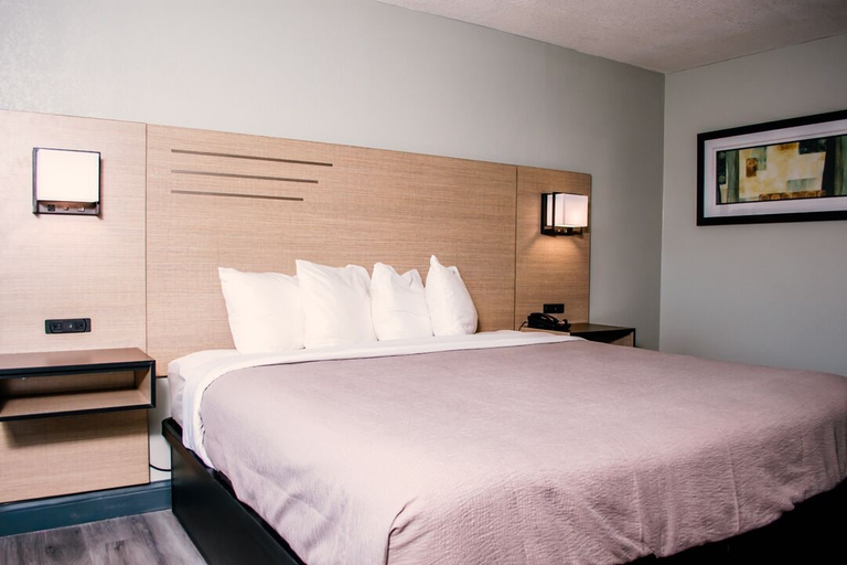 Room 4, Red Lion Inn & Suites Kansas City, Kansas City