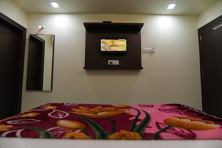 4, Hotel Hari Palace, Rajkot
