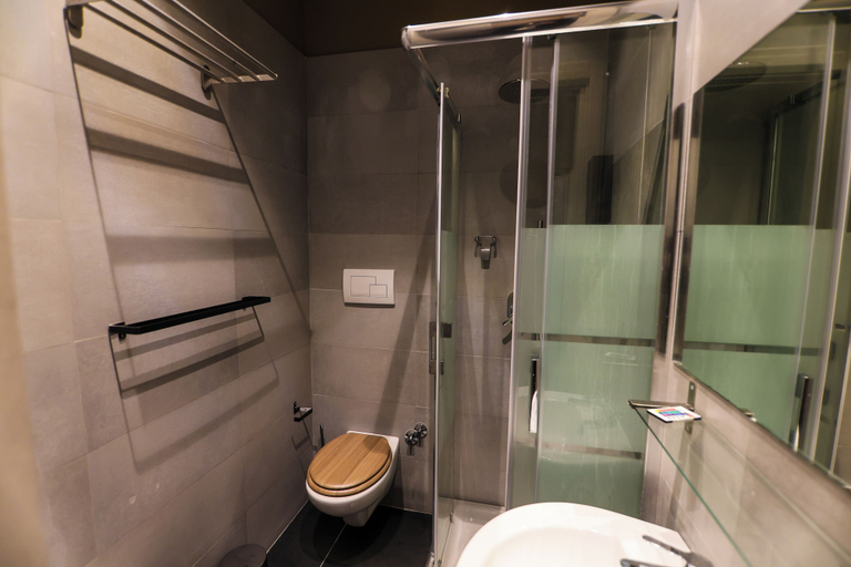 Bathroom 5, Noah Gate Hotel & Suites, Napoli