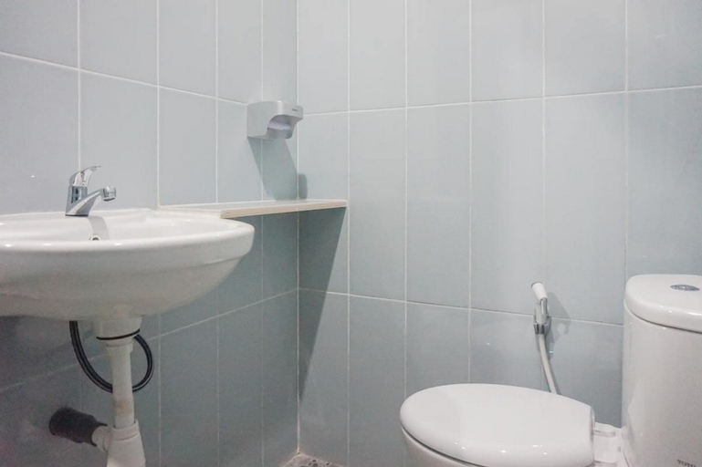 Bathroom 4, RedDoorz Plus @ Kalpataru, Malang