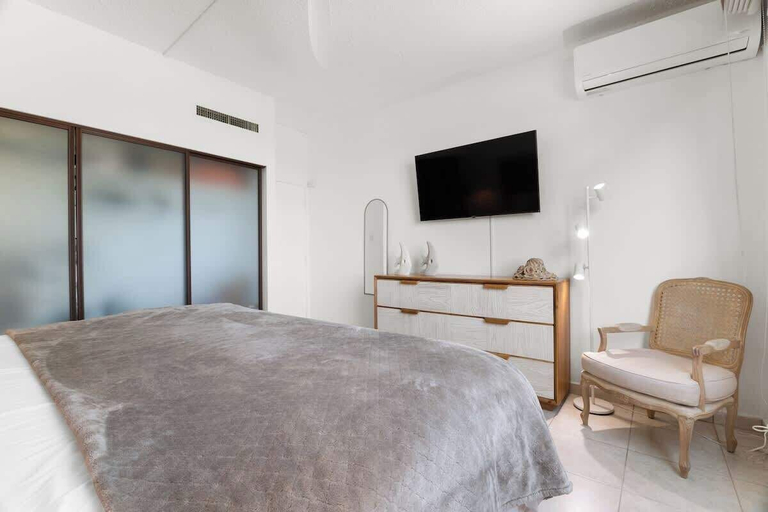 Room 4, Beach Village 190 by Otium