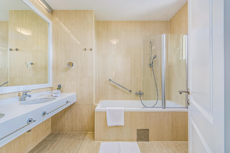 Bathroom 3, Villa Sterpazzi, Meerblick, Pool, Jacuzzi & Sauna, Višnjan