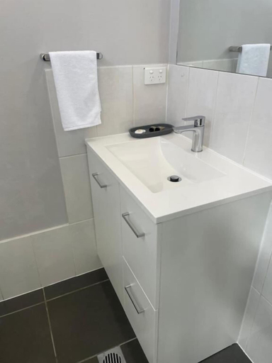 Bathroom 4, Dawson Motel, Lismore - Pt A