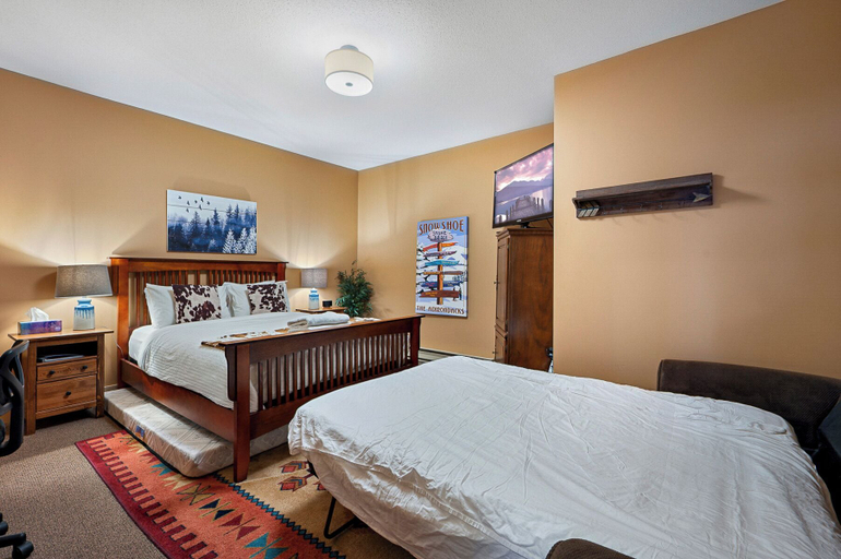 Room 3, Blackrock 6, Kootenay Boundary