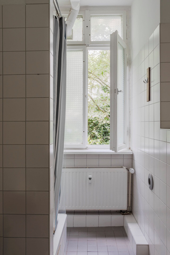 Bathroom 5, BackpackerBerlin, Berlin