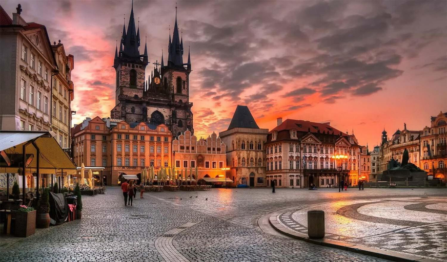 5, 2-3BR Apartments with Balcony I Metro I Karlin, Praha 7