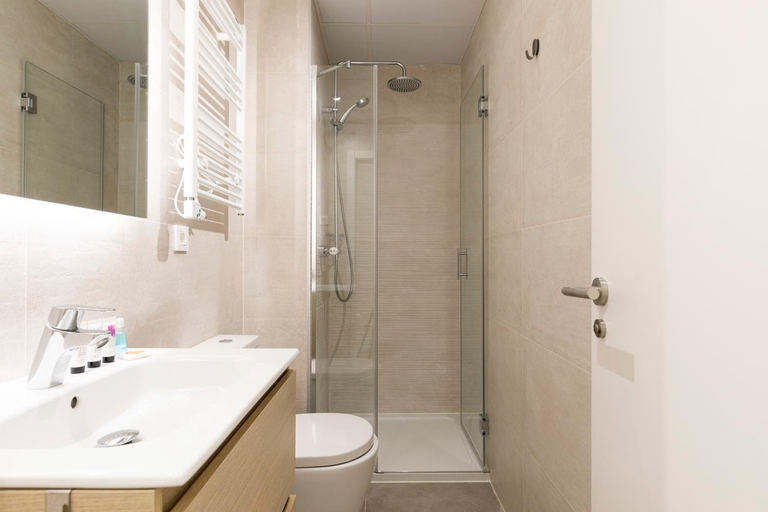 Bathroom 2, Apartamentos Blume Conde Aranda, Madrid