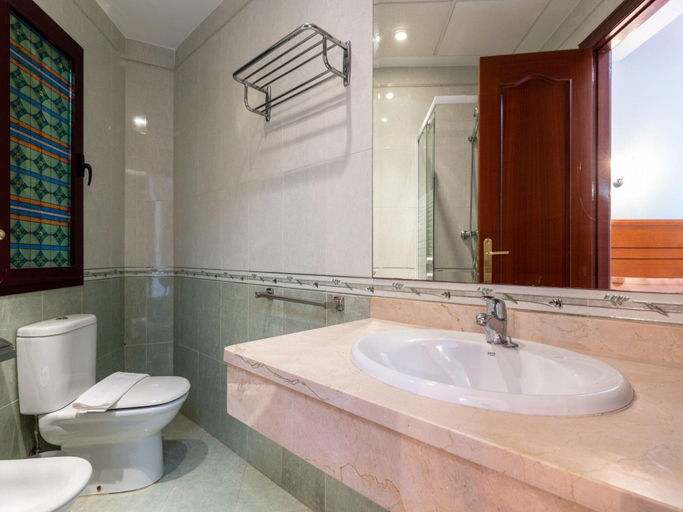 Bathroom 3, Beachfront Apartment -Don Juan Manilva, Málaga