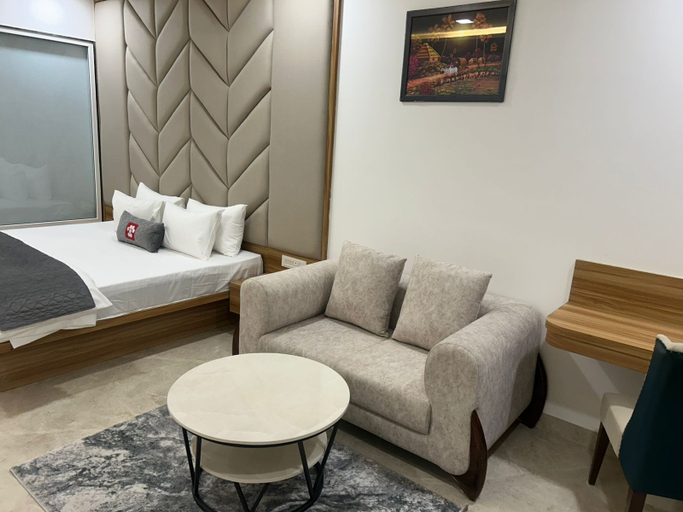 Room 5, Mastiff Select Aparajita, Sikar