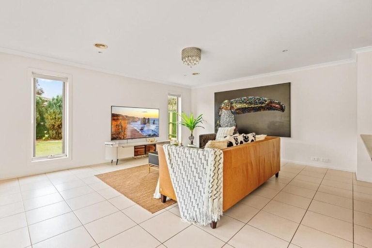 Living area 2, StayAU Modern Sanctuary Mins Ct&Airport, Melbourne