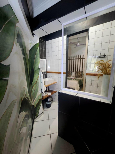 Bathroom 3, Hello Sunshine Studios, Ehlanzeni