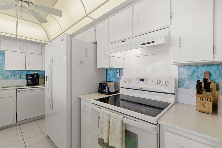 Private kitchen 4, Daytona Shores Club, Volusia