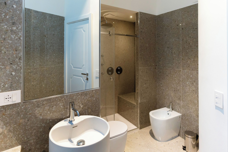 Bathroom 4, Alma Regina Relais, Napoli