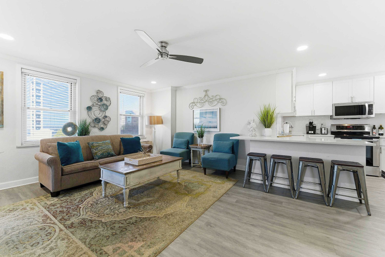 Living area 3, Downtown Delight For 4, Atlanta