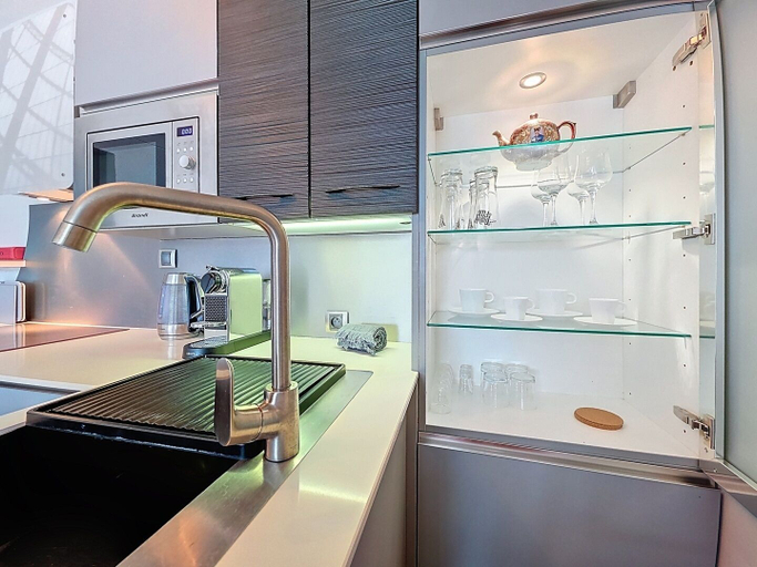Private kitchen 3, Blue Waves by dodo et Croissant