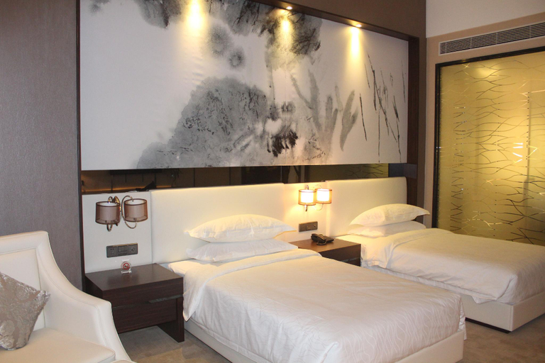 Bedroom 2, Zhuhai HongJingWan Hotel, Zhuhai