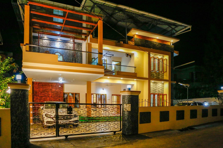 Exterior & Views