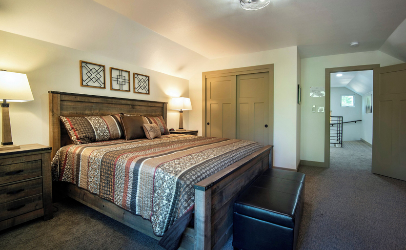 Room 5, Hilltop Haven, Mariposa