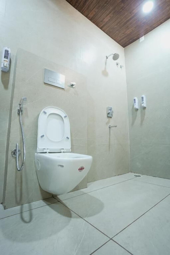 Bathroom 5, Hotel MM Prestige Raipur, Raipur