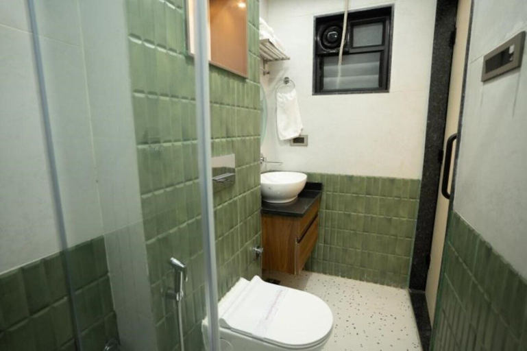 Bathroom 4, Hotel Sunshine Palace, Varanasi