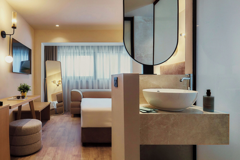 Bathroom 2, Enorme Epavli Urban Living, Crete