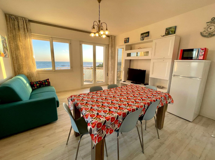 Others 4, Beachfront Apartment With Sea View, Venezia