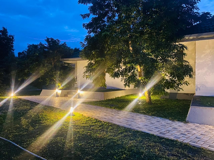 Property grounds 4, vainika wild, Dambulla