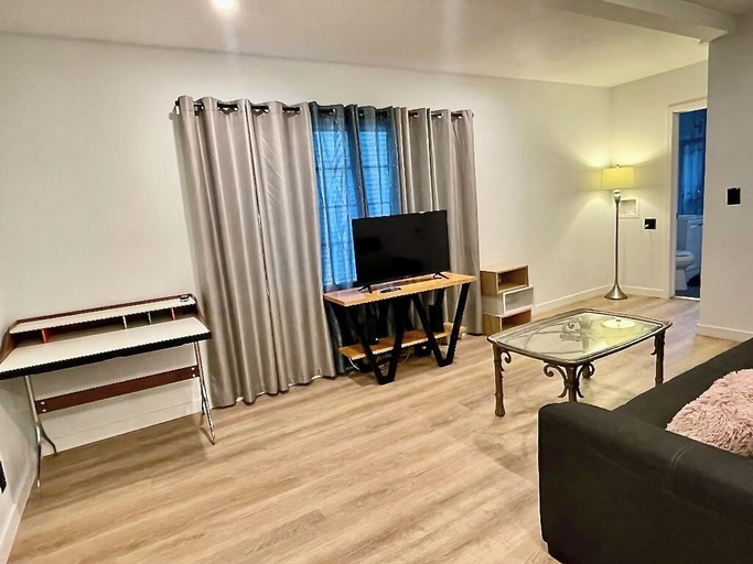 Living area 2, SMA Apartments, Los Angeles