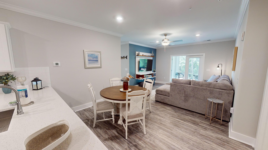 Interior 5, Crow Creek 1706, Brunswick