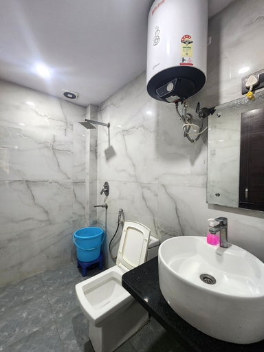 Bathroom 4, Hotel Satyam Near Ramakrishna Ashram, Delhi
