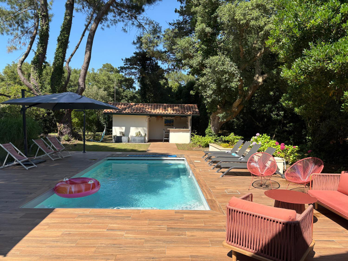 Sport & Beauty 1, Villa de charme avec piscine a 500m des plages, Landes
