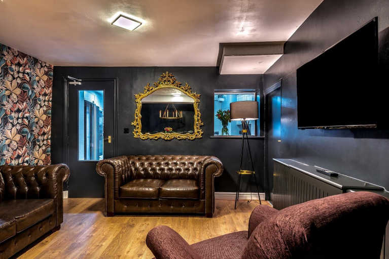 Room 4, The Gathering House, Derbyshire