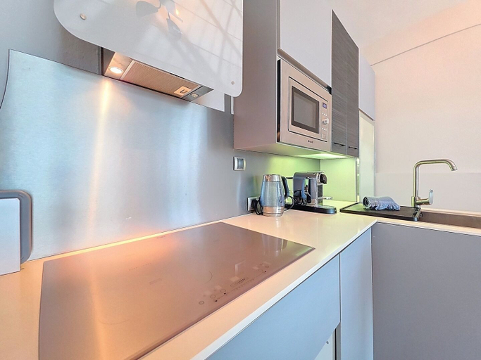 Private kitchen 5, Blue Waves by dodo et Croissant