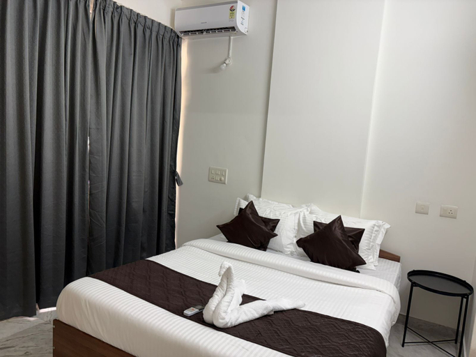 Bedroom 2, Aishwarya Apartment, Bangalore